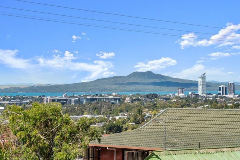 Photo of property in 27 High Road, Glenfield, Auckland, 0629