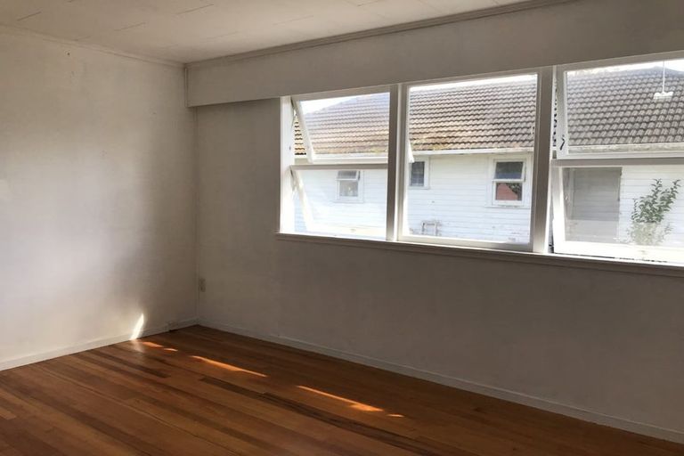 Photo of property in 121 Vodanovich Road, Te Atatu South, Auckland, 0610