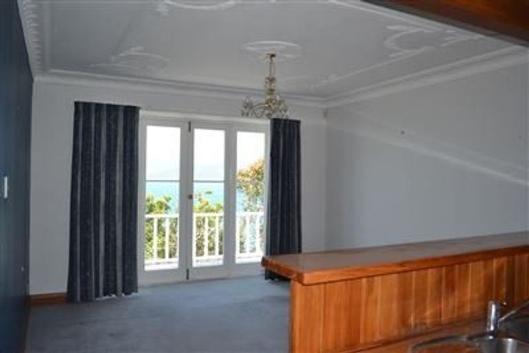 Photo of property in 30 Napier Street, Karaka Bays, Wellington, 6022