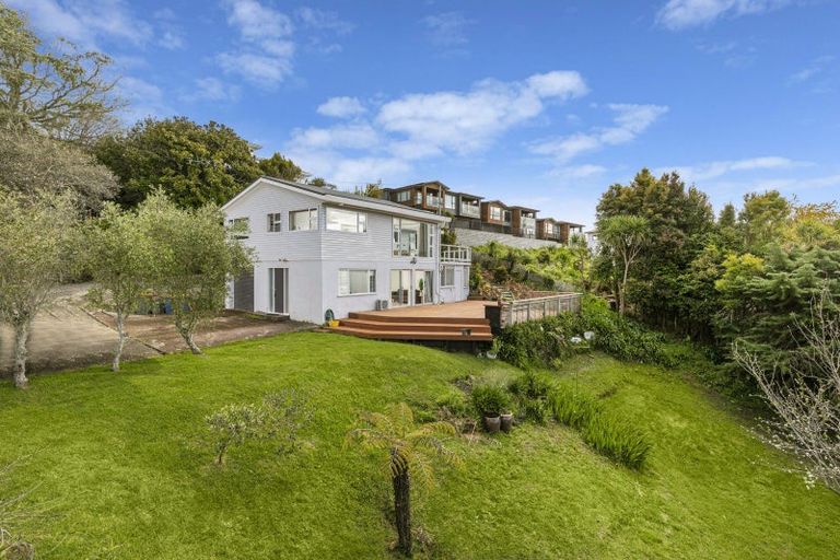 Photo of property in 90 Matipo Road, Mairangi Bay, Auckland, 0630