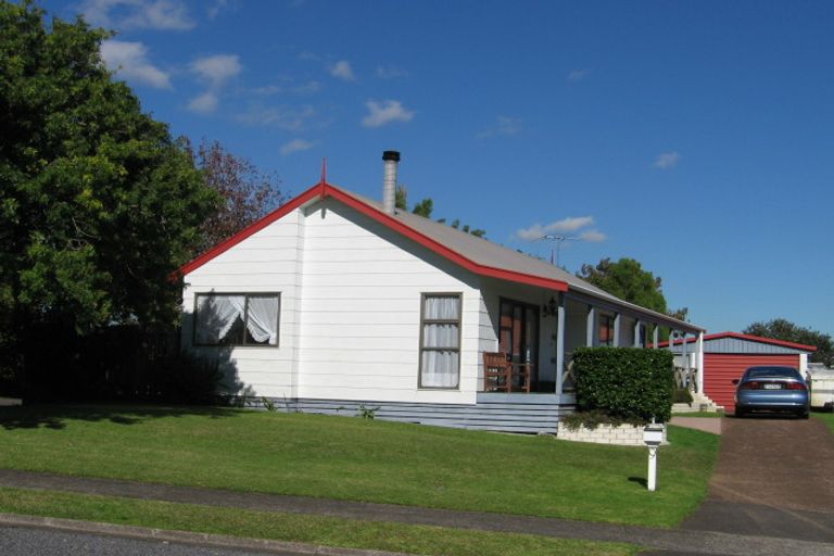 Photo of property in 9 Sheralee Place, Bucklands Beach, Auckland, 2014