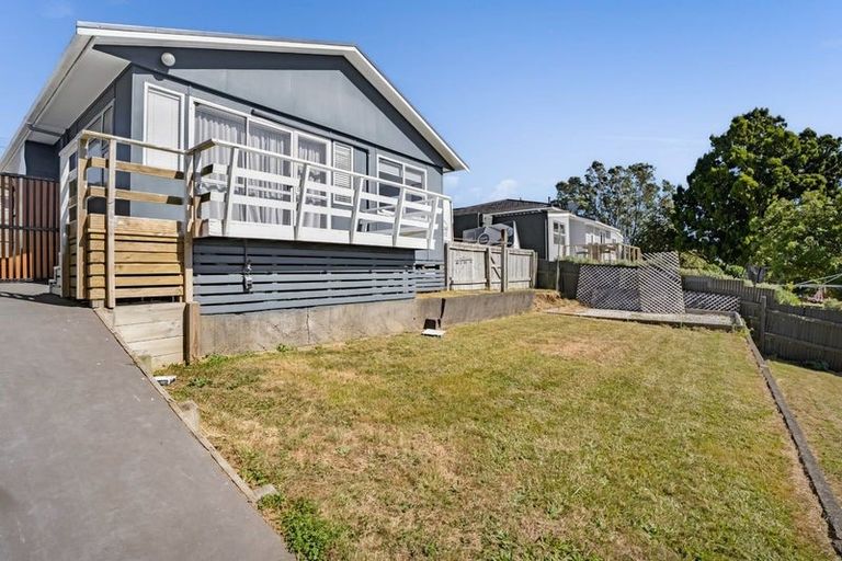Photo of property in 15 Alberta Road, Glen Avon, New Plymouth, 4312