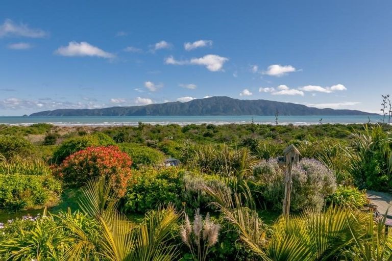 Photo of property in 93 Manly Street, Paraparaumu Beach, Paraparaumu, 5032