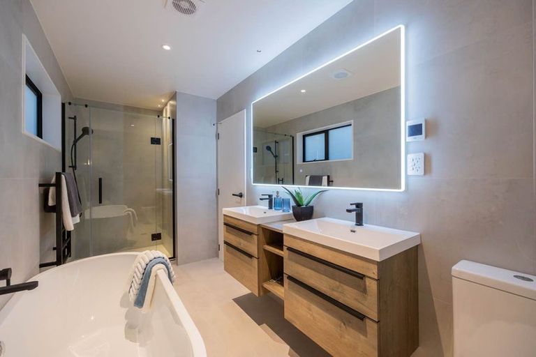 Photo of property in 6d Raeben Avenue, Hillcrest, Auckland, 0627