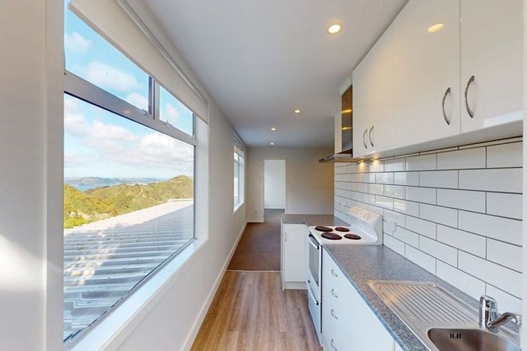 Photo of property in 25f2 Kitchener Terrace, Johnsonville, Wellington, 6037