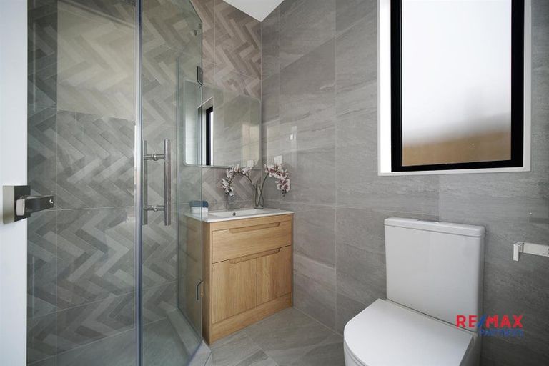 Photo of property in 32 Hari Road, Karaka, 2113