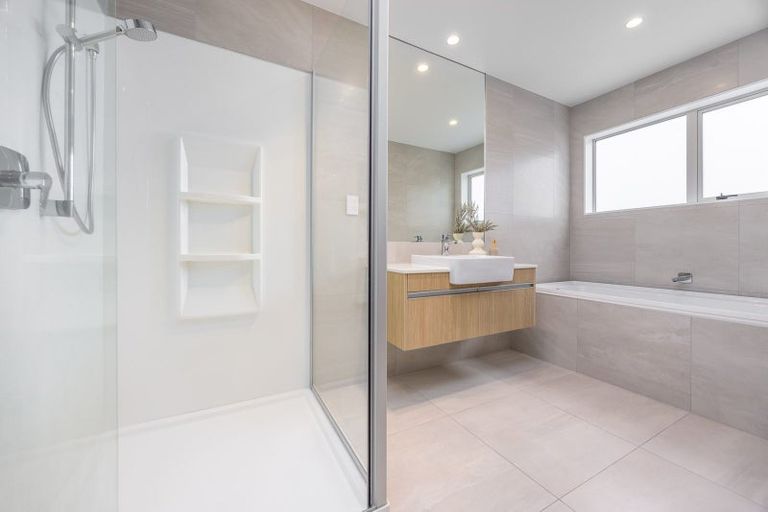 Photo of property in 19 Kukuwai Avenue, Red Beach, 0932