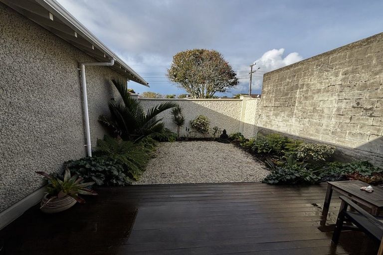 Photo of property in 22 Chilman Street, Strandon, New Plymouth, 4312
