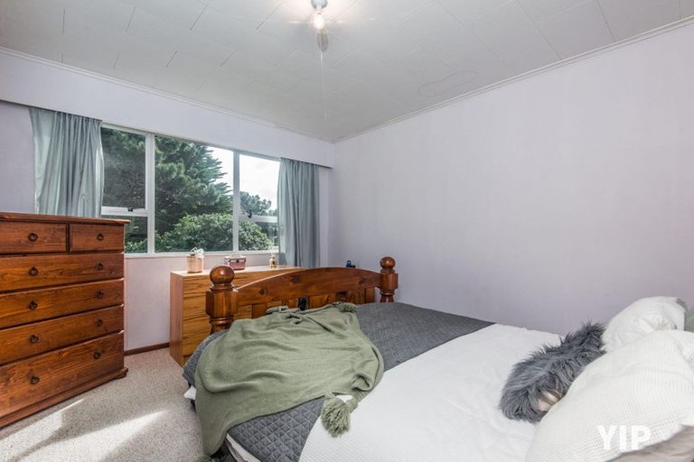 Photo of property in 48 Edgecombe Street, Newlands, Wellington, 6037