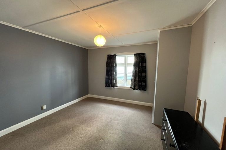 Photo of property in 21 Puru Crescent, Lyall Bay, Wellington, 6022