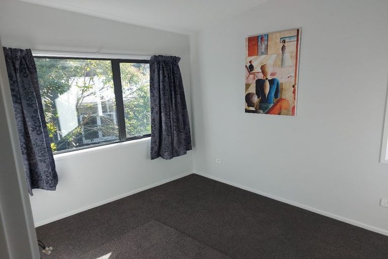 Photo of property in 20 De Val Drive, Titirangi, Auckland, 0604