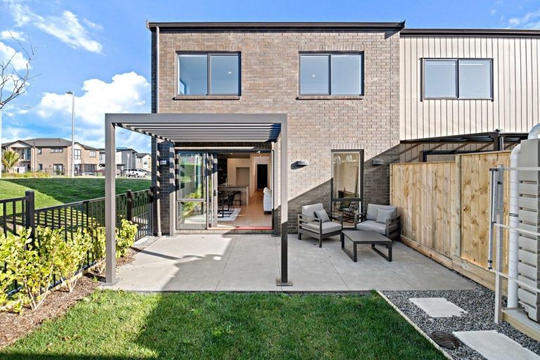Photo of property in 529 Massey Road, Mangere, Auckland, 2022