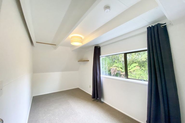 Photo of property in 1/47 Valley View Road, Glenfield, Auckland, 0629