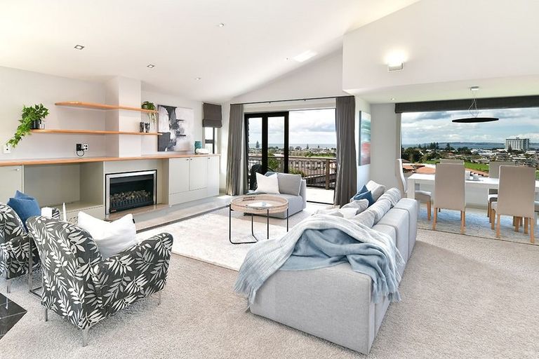 Photo of property in 37 Grovenor Drive, Orewa, 0931