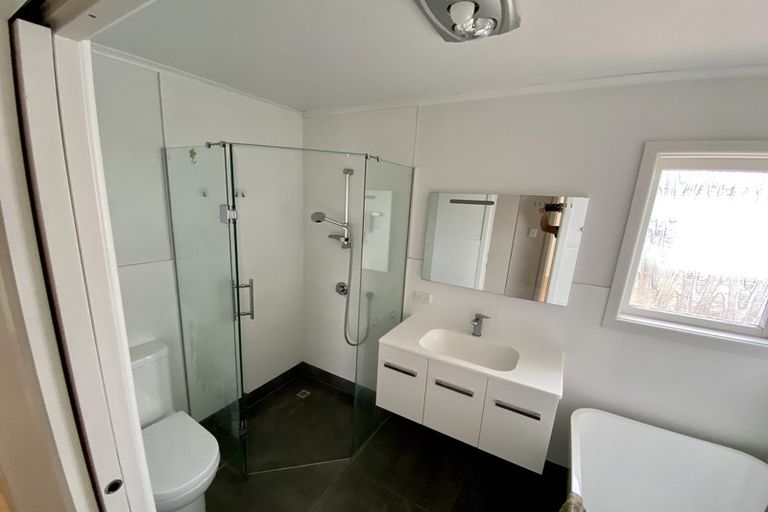 Photo of property in 69 Neil Avenue, Te Atatu Peninsula, Auckland, 0610