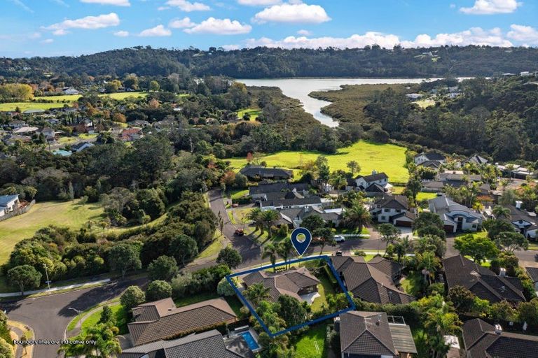 Photo of property in 33 Admirals Court Drive, Greenhithe, Auckland, 0632