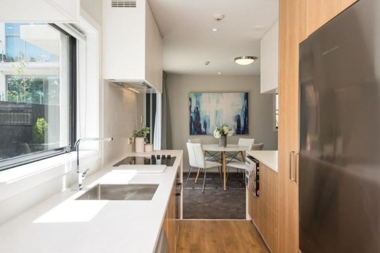 Photo of property in 2/18 Carlton Mill Road, Merivale, Christchurch, 8014