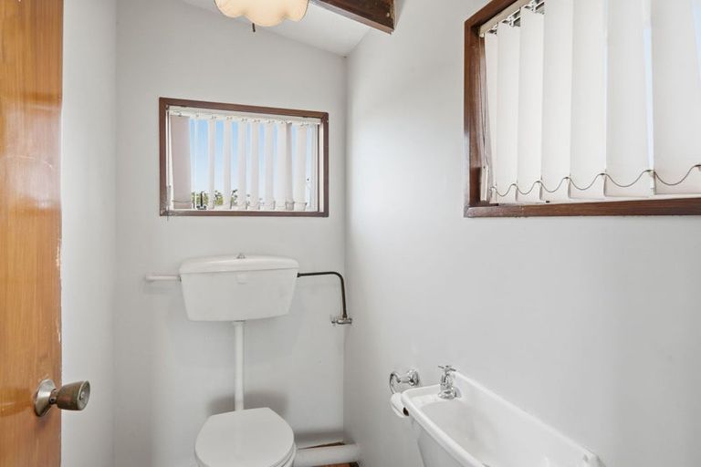 Photo of property in 15 Wychwood Crescent, Bishopdale, Christchurch, 8053