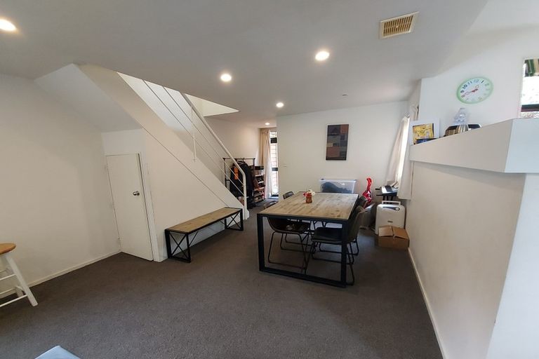Photo of property in 2u1 Malcolm Lane, Thorndon, Wellington, 6011