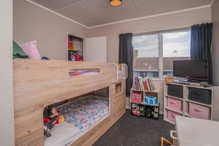 Photo of property in 12 Imperial Place, Henderson, Auckland, 0612