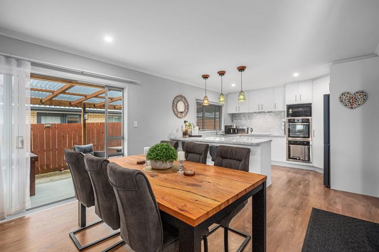 Photo of property in 5 Minerva Avenue, Helensville, 0800