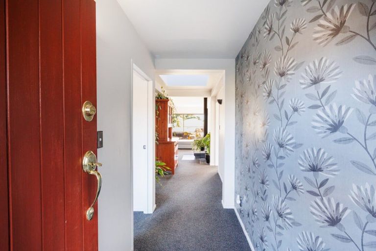 Photo of property in 5 Abby Road, Fitzherbert, Palmerston North, 4410