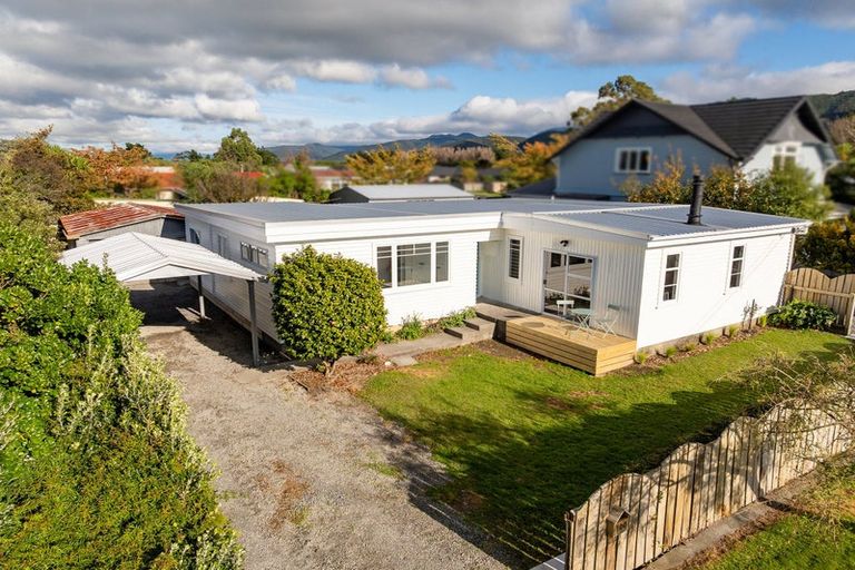Photo of property in 100 Brandon Street, Featherston, 5710