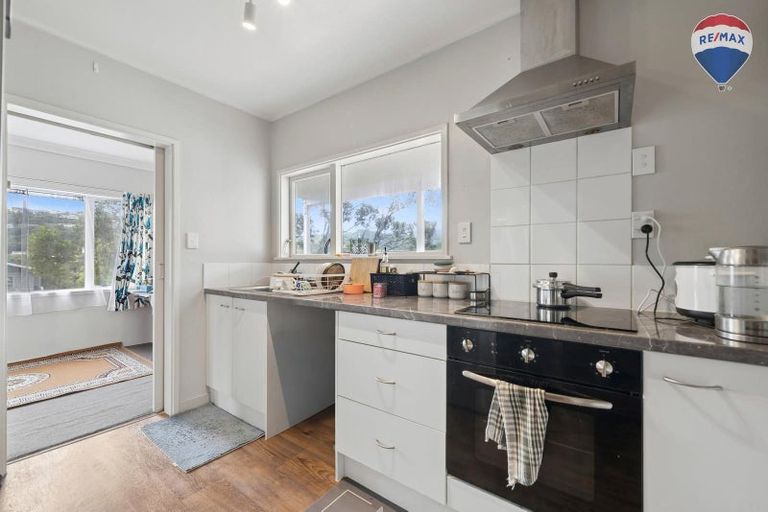 Photo of property in 39 Thurleigh Grove, Karori, Wellington, 6012