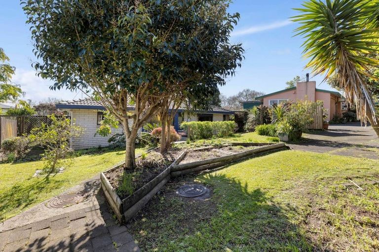 Photo of property in 2/27 Derrimore Heights, Clover Park, Auckland, 2019