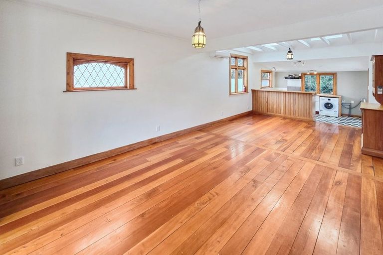 Photo of property in 12 Dee Street, Island Bay, Wellington, 6023