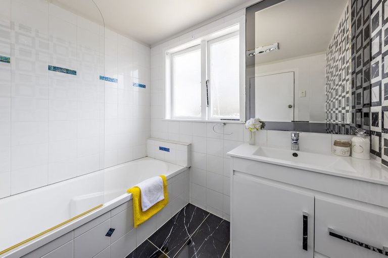 Photo of property in 15 Landscape Road, Papatoetoe, Auckland, 2025