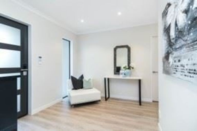 Photo of property in 12 Mamuku Drive, Massey, Auckland, 0614