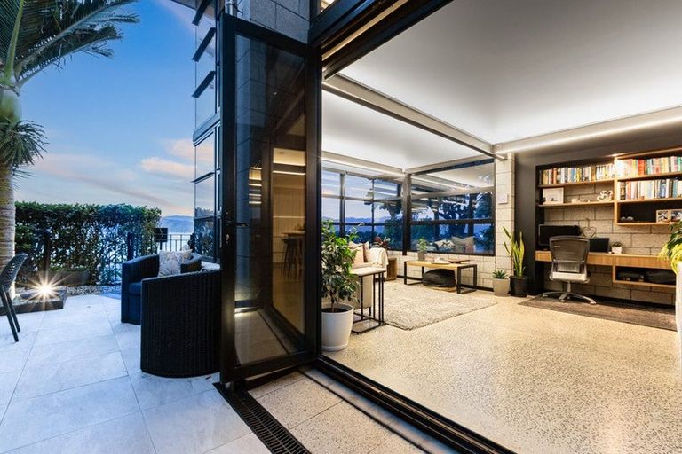 Photo of property in 377a Karaka Bay Road, Karaka Bays, Wellington, 6022