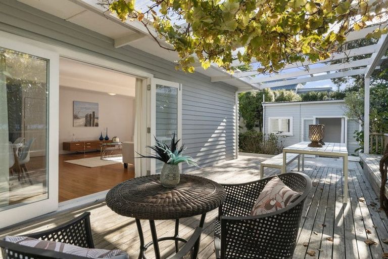 Photo of property in 1a/1 Scarboro Terrace, Murrays Bay, Auckland, 0630