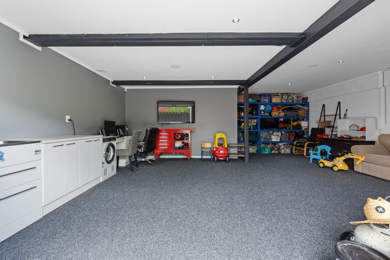 Photo of property in 2/31 Pakira Avenue, Glendene, Auckland, 0602