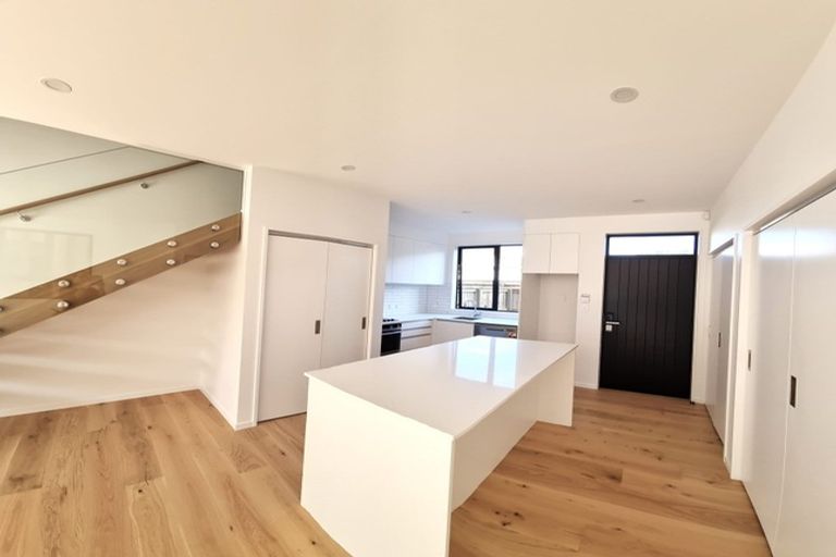 Photo of property in 16b Inglis Street, Seatoun, Wellington, 6022