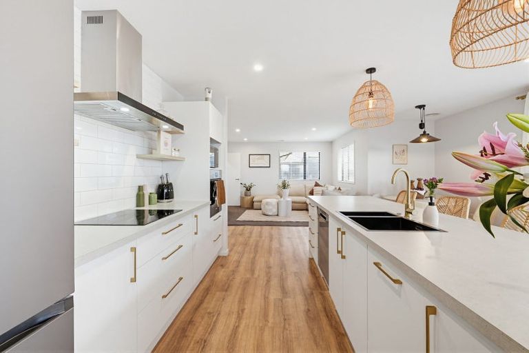 Photo of property in 31 Meadow View Drive, Belfast, Christchurch, 8051
