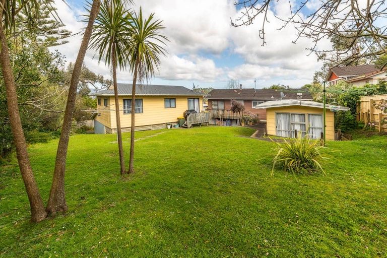 Photo of property in 16 Crompton Road, Massey, Auckland, 0614