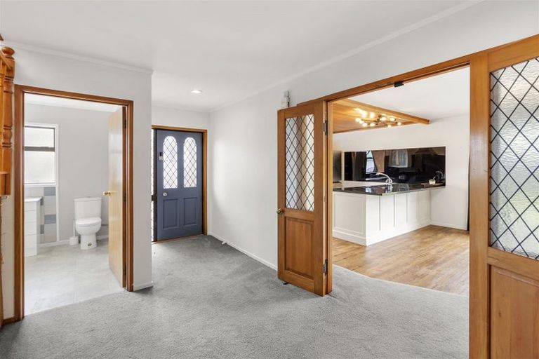 Photo of property in 9 Gloria Avenue, Te Atatu Peninsula, Auckland, 0610