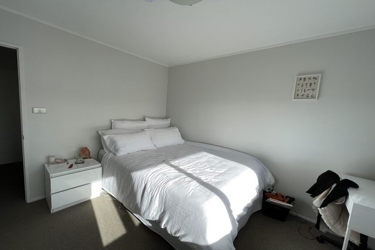 Photo of property in 2/14 Camilla Grove, Totara Vale, Auckland, 0629