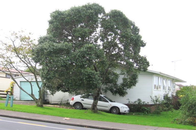 Photo of property in 10 Red Beach Road, Red Beach, 0932