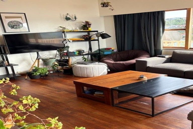 Photo of property in 37 Milne Terrace, Island Bay, Wellington, 6023