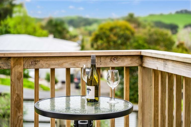 Photo of property in 14 View Street, Maungaturoto, 0520