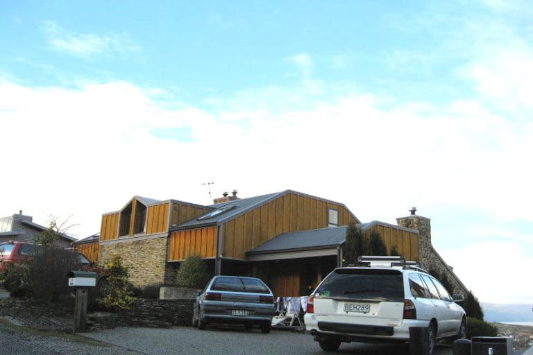 Photo of property in 5 Stone Ridge Place, Queenstown, 9300