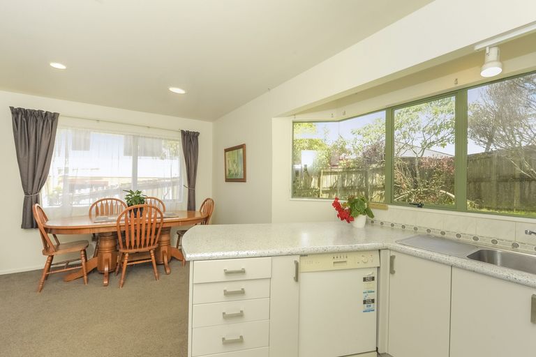 Photo of property in 6 Lanham Lane, Massey, Auckland, 0614