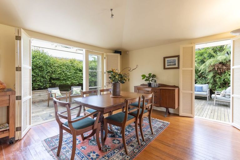 Photo of property in 5 Lyndhurst Road, Tawa, Wellington, 5028