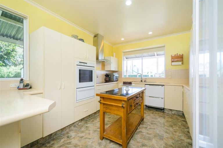 Photo of property in 20 Ross Street, Marton, 4710