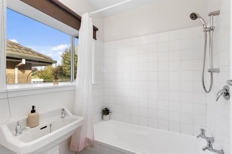 Photo of property in 387 Yaldhurst Road, Russley, Christchurch, 8042