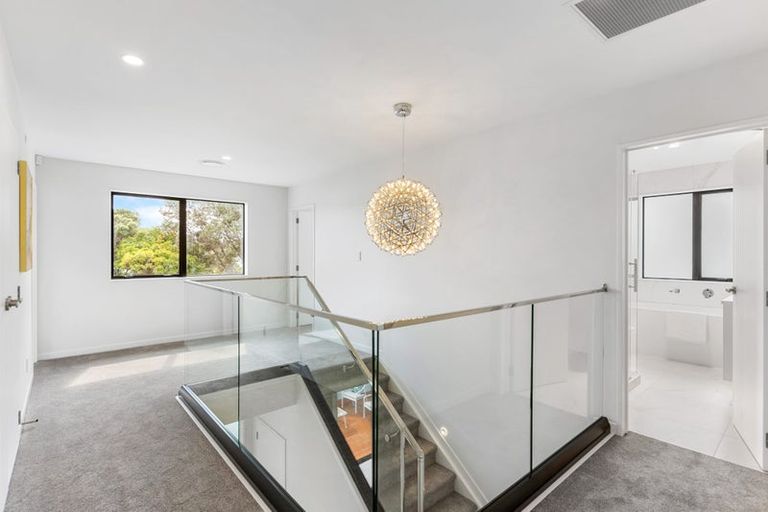 Photo of property in 17b Kathleen Street, Totara Vale, Auckland, 0627