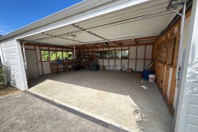 Photo of property in 3 Ware Place, Pakuranga Heights, Auckland, 2010